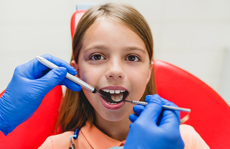 Ošetrenie koreňových kanálikov mliečnych zubov Sapphire Dental Clinic