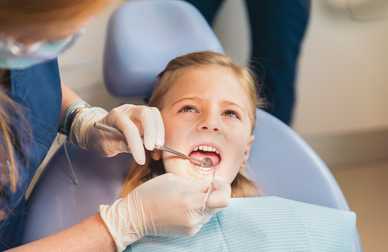 Extrakcia mliečneho zuba v Sapphire Dental Clinic